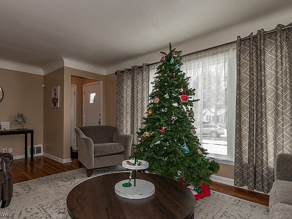 3rd image of 1746 Mayfair Blvd