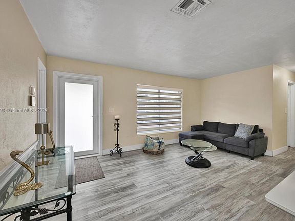 5th image of 4966 NW 186th St