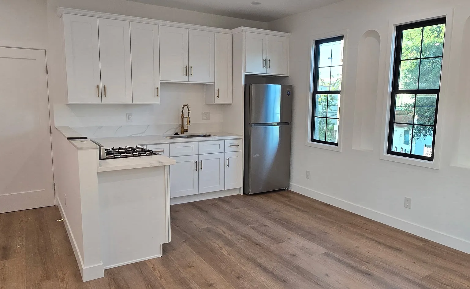 Studio, 450 sqft, $1,595 — Photo 3