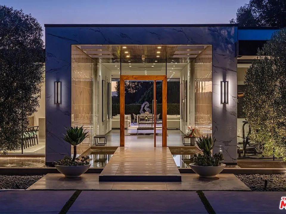 2002 Loma Vista Dr