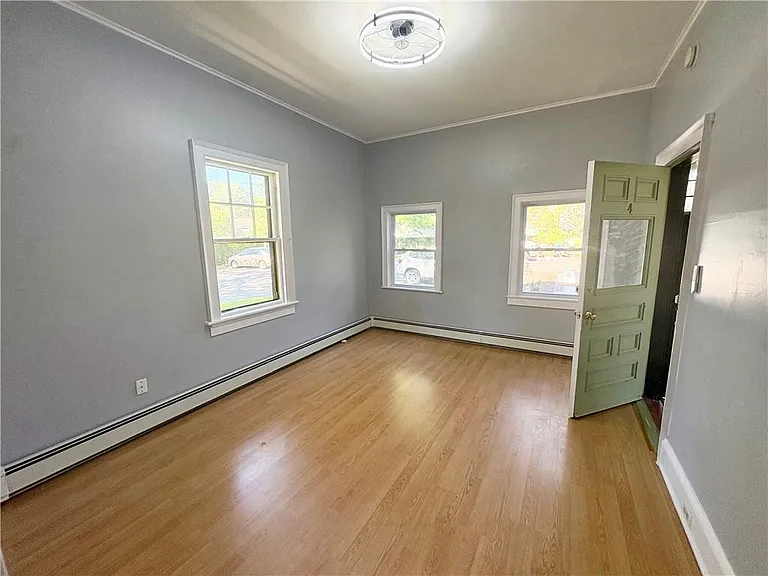 438 Wolcott Ave #4 — Photo 5