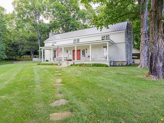 2nd image of 3201 Herbert Dr