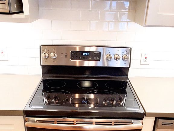 4th image of 425 Warren Dr #8