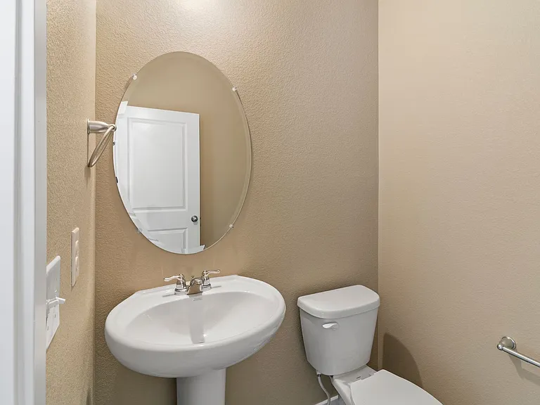 827 N Quatar St — Photo 11