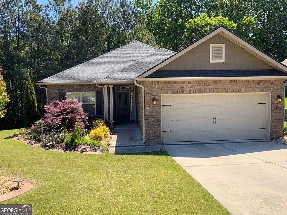 1st image of 832 Hidden Hollow Cir