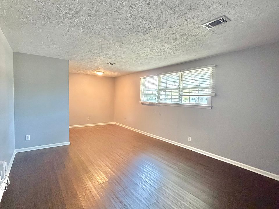 1st image of 163 Lakeshore Dr #2