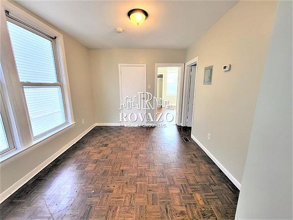 5th image of 52 Welland Ave #2E