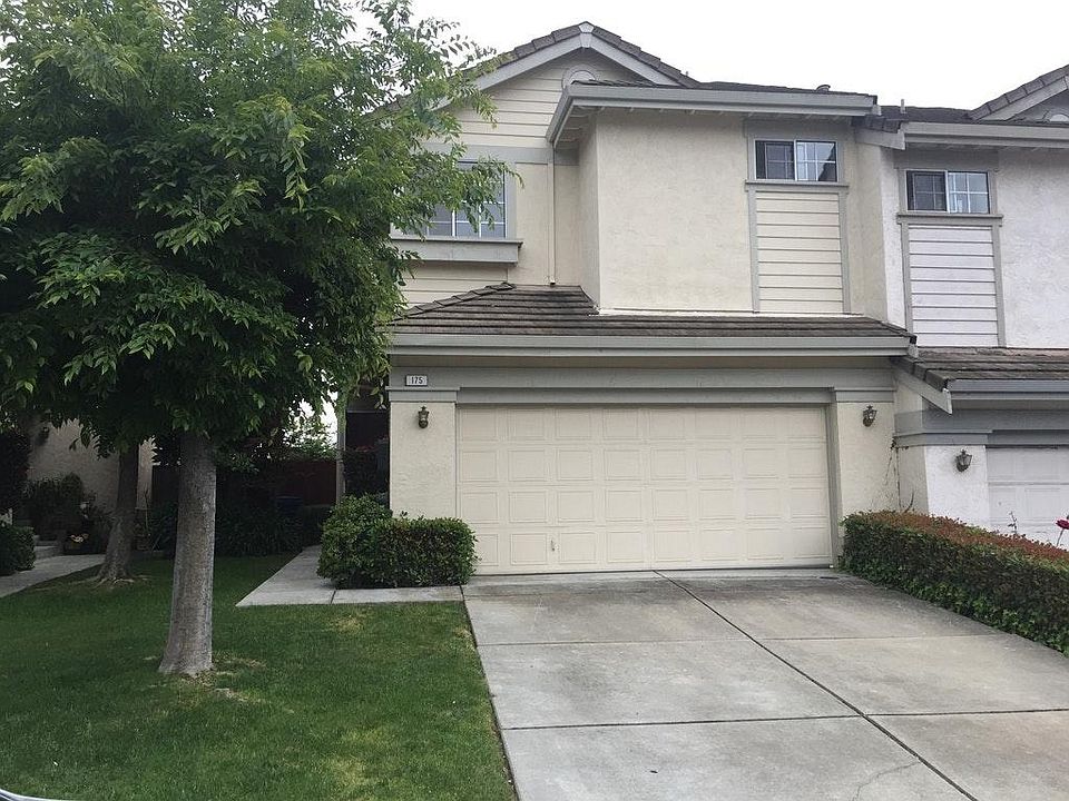 Entrance and Drive way