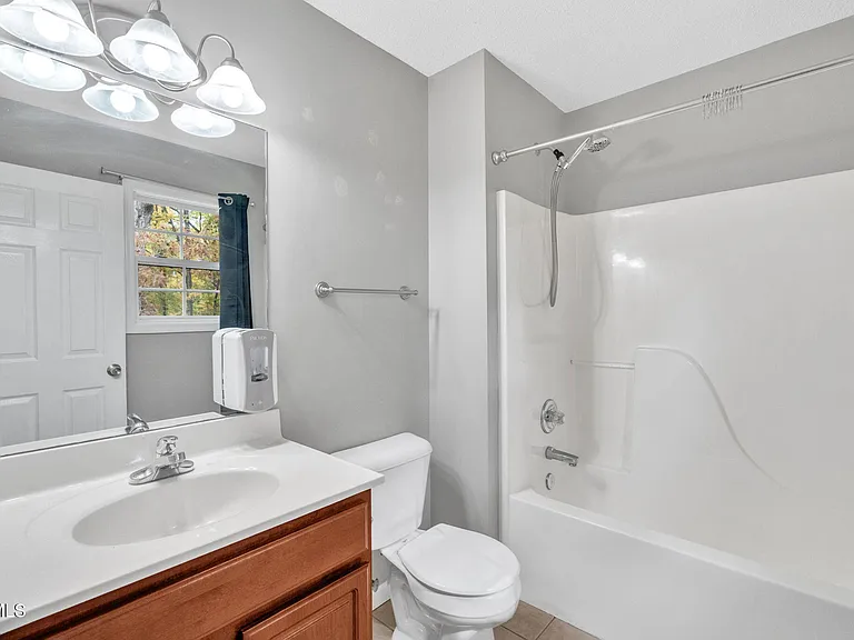 1125 Faye St — Photo 5