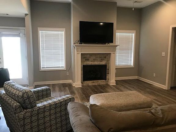 4th image of 10203 Maxwell Way