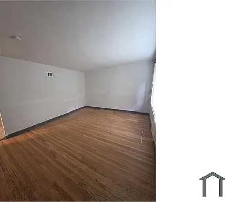 1209 Cove Ln — Photo 3