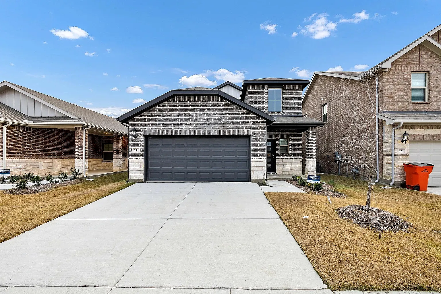 4 bed, 2097 sqft, $2,300 — Photo 2