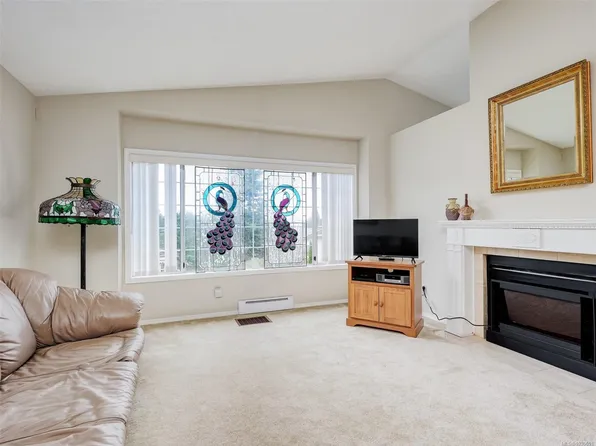 901 Kentwood Ln #31, Saanich, BC V8Y 2Y8