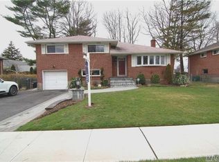 58 Whitman Ave, Syosset, NY 11791