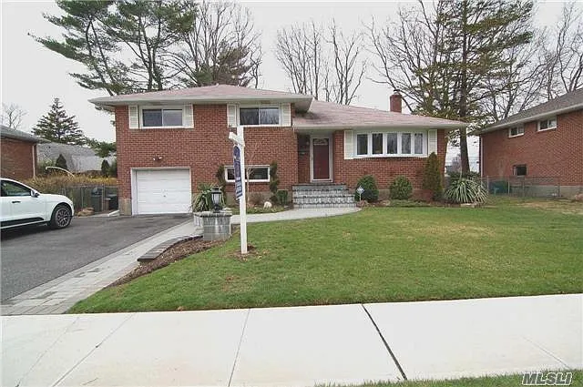 58 Whitman Ave photo 1