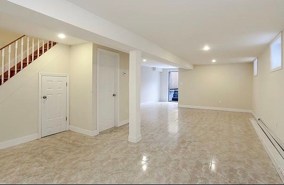 2nd image of 1741 Pacific St