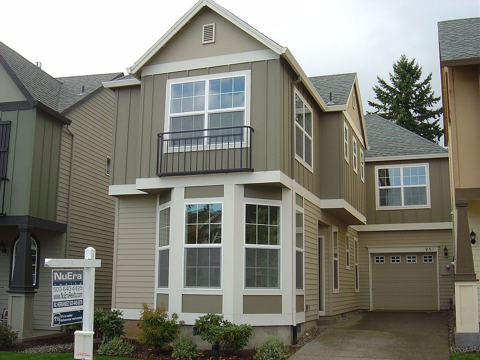 1st image of 951 SE Marinette Ave