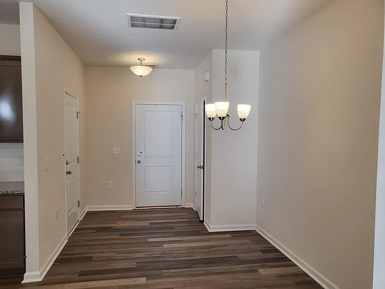 Entrance&DiningArea