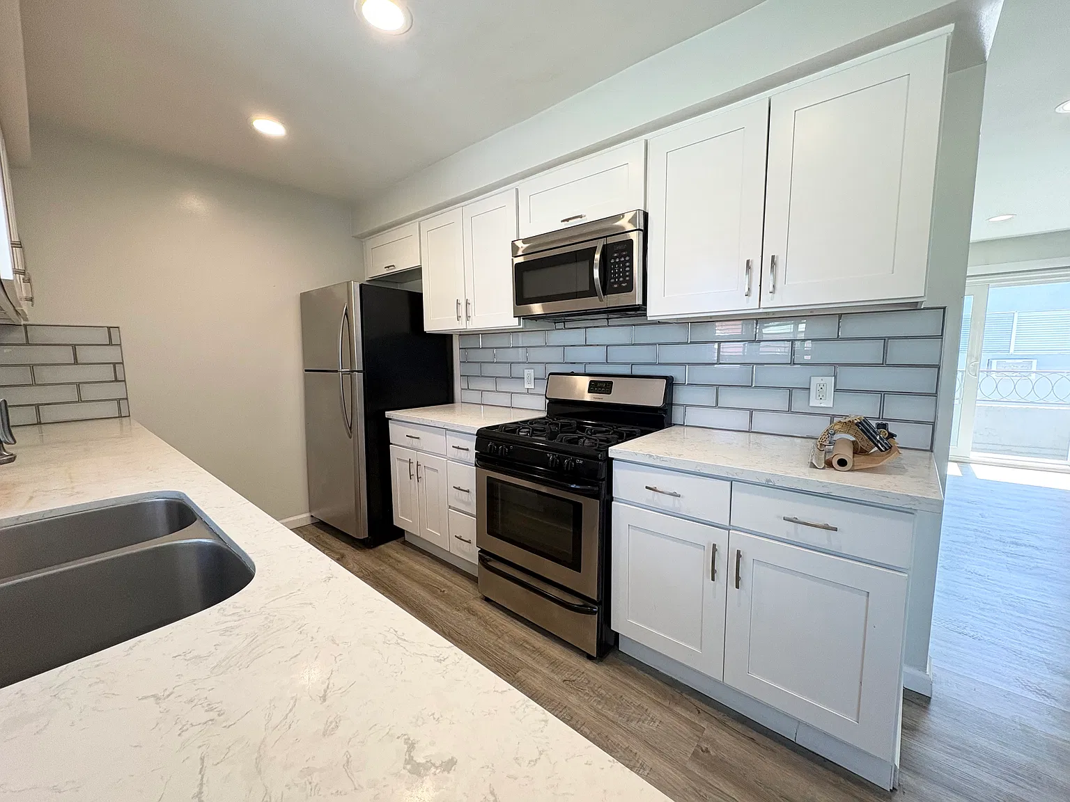 2 bed, 1200 sqft, $3,498 — Photo 4