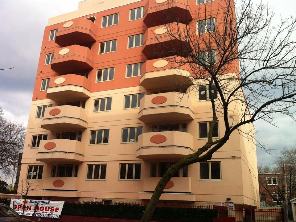 1st image of 1495 E 28th St
