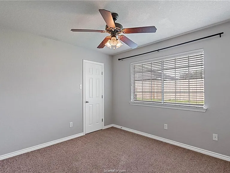 3806 Dresden Ln — Photo 11