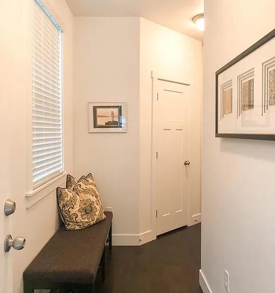 4162 N Cresthaven Ln — Photo 8