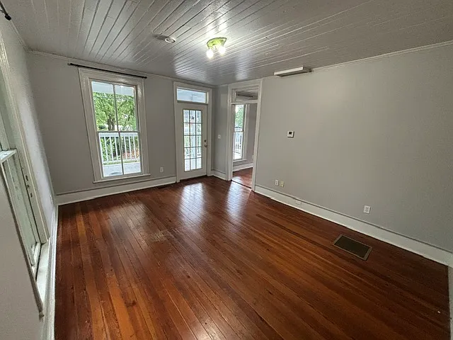202 Head Ave — Photo 2
