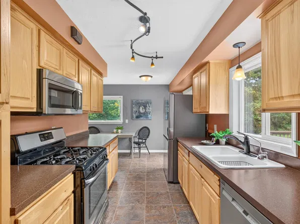 13905 Steven Rd, Burnsville, MN 55337