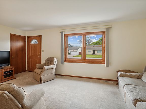 3rd image of 8148 Oak Park Ave