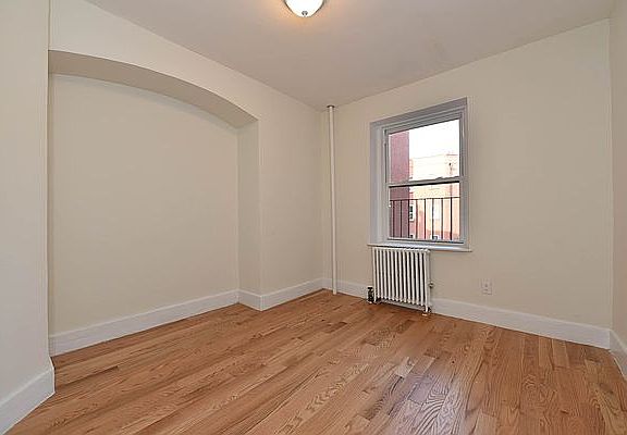 4th image of 184 Franklin St APT D14