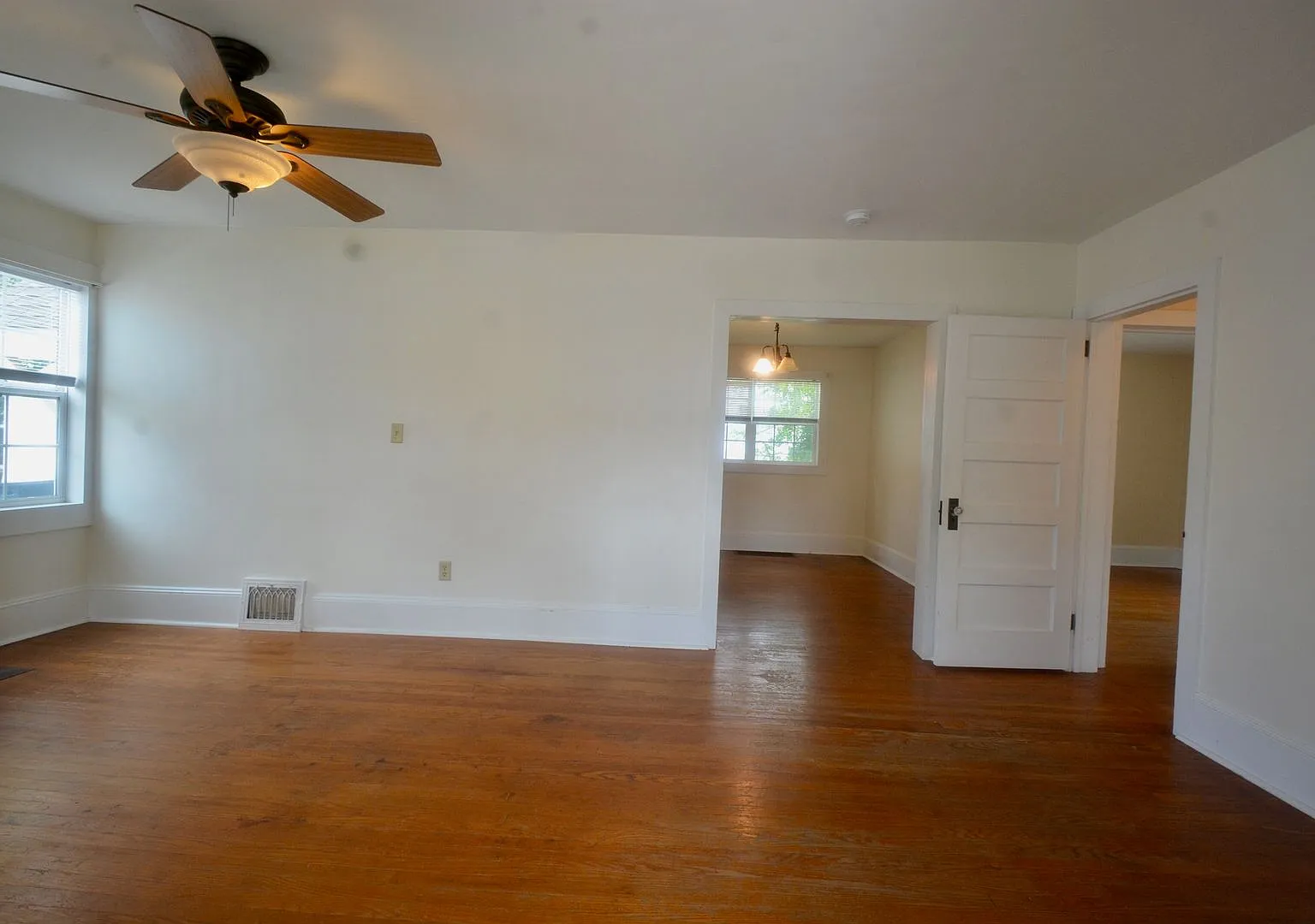 This one is Perfect!! It's a 2 Bedroom Single-Family Home with a Garage in Smyrna — Photo 4