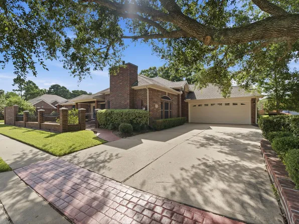 515 Pine Ridge Ct, Friendswood, TX 77546