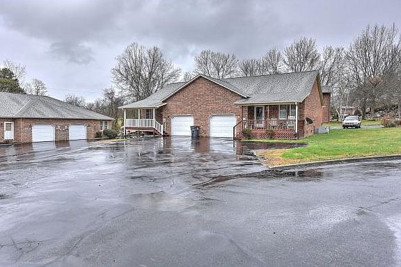 3rd image of 411 Eastley Ct #L
