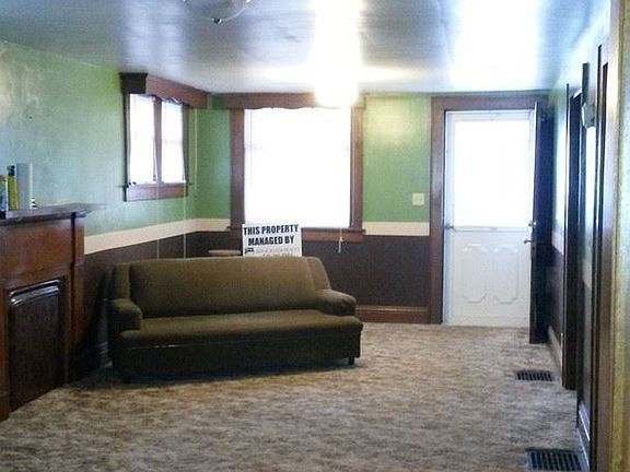 2nd image of 412 Lewis St