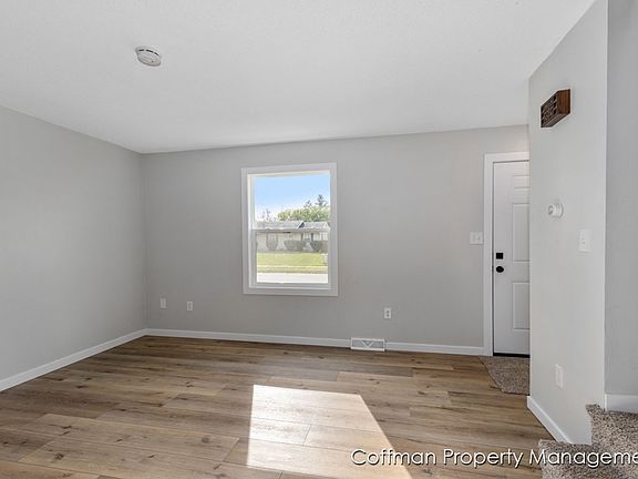 3rd image of 2511-2513 Ridgefield Dr NE