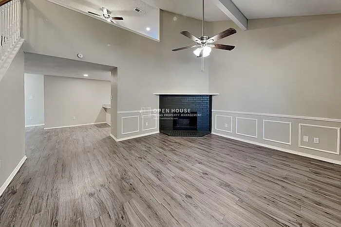 5 bed, 3.0 bath, 1992 sqft, $2,400 — Photo 3