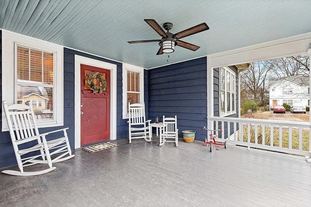 4 bed, 2005 sqft, $3,600 — Photo 2