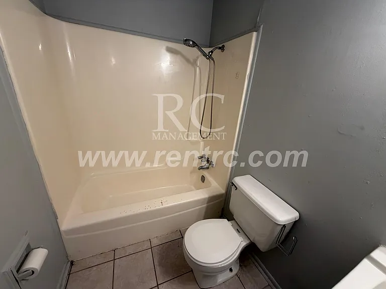 803 Skyline Dr — Photo 4