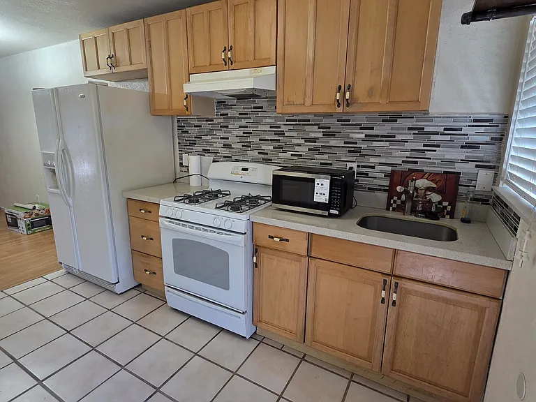 326 Arkansas St #B — Photo 4