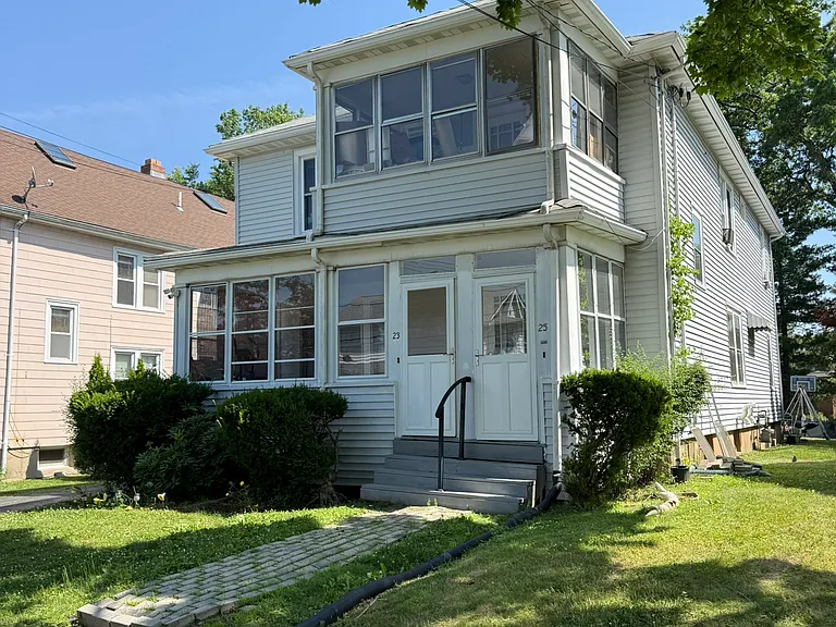 23 Gillette St — Photo 2