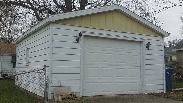 2nd image of 576 N 10th Ave