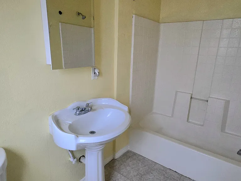 10683 San Fernando Rd — Photo 15