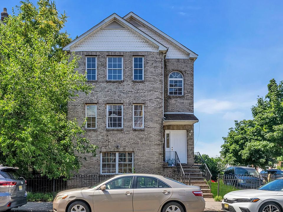 1st image of 330A Hawthorne Ave #2