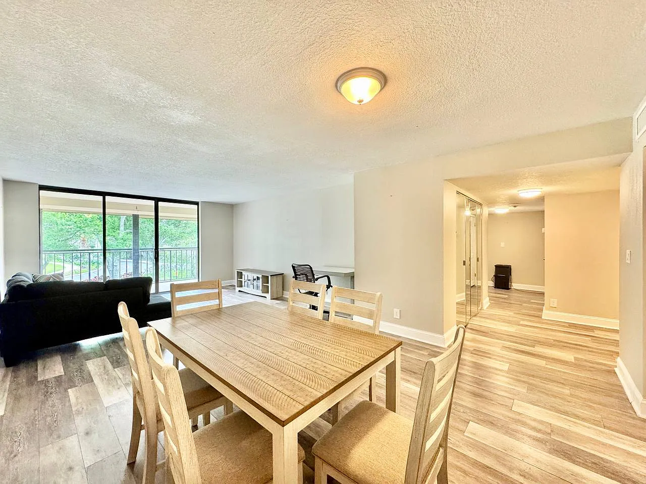 2 bed, 1310 sqft, $2,300 — Photo 4