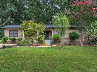 1718 Magnum Rd, Hickory, NC 28602