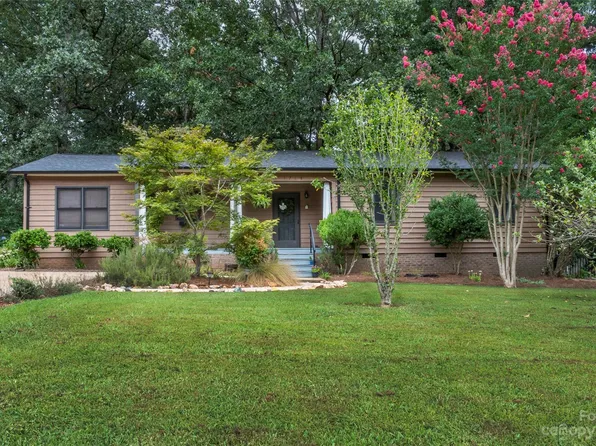 1718 Magnum Rd, Hickory, NC 28602