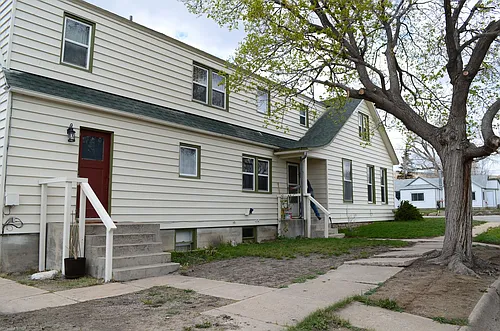 216 1st St Photo 1