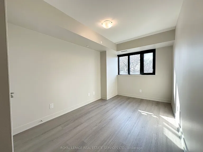 3385 Dundas St W #323 — Photo 5