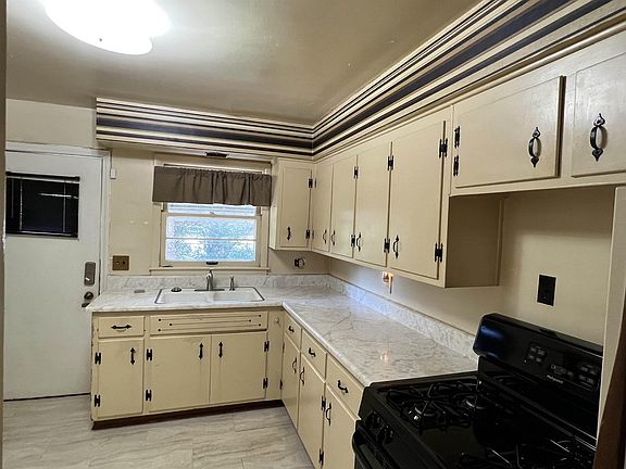 3rd image of 2616 Prial Ave