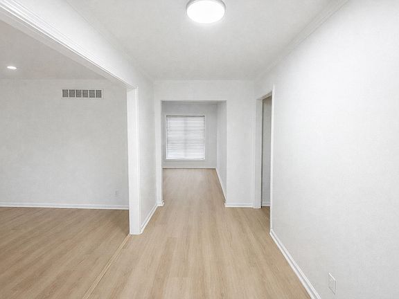 2nd image of 3122 Glenfinnan Rd